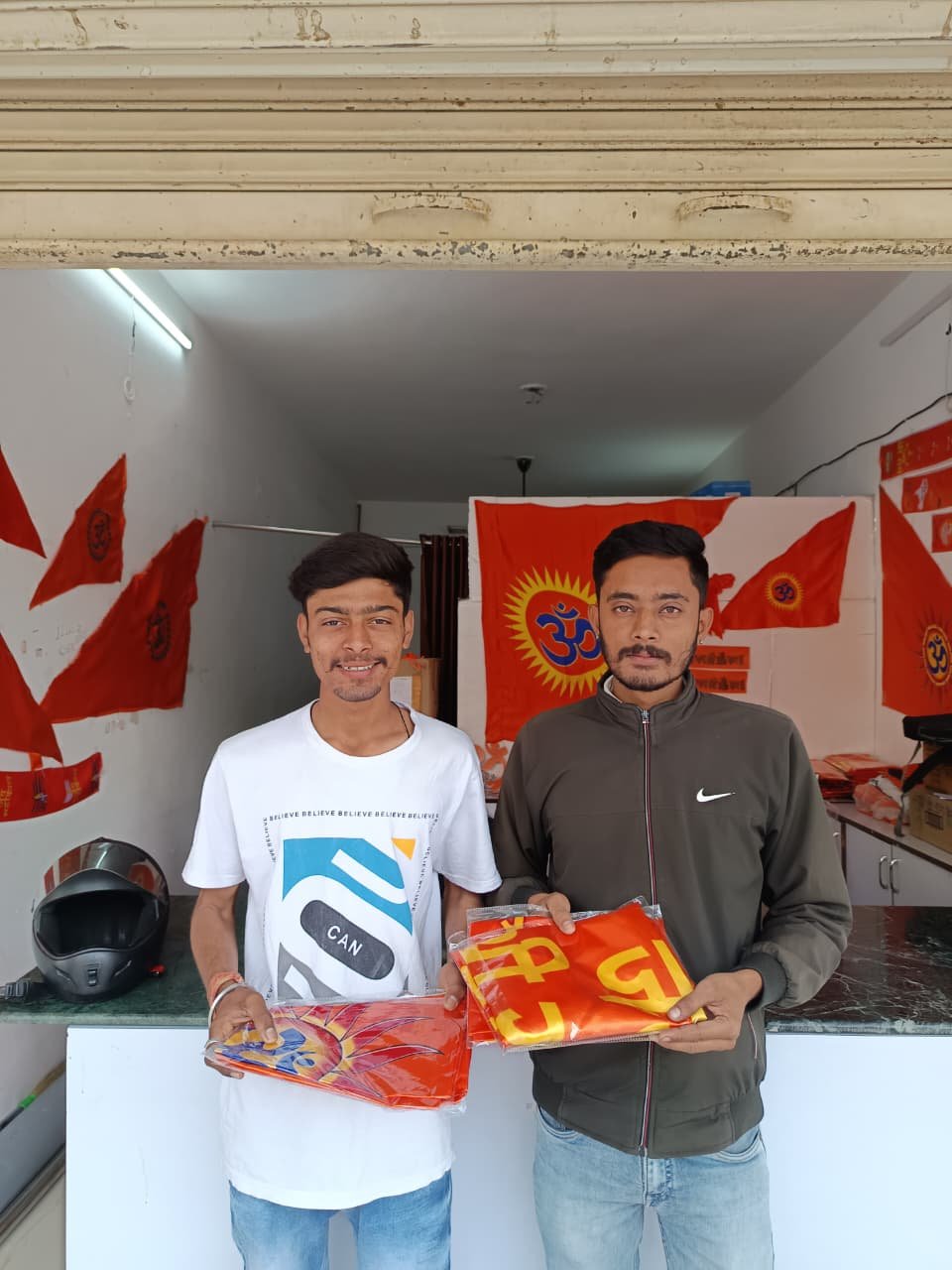 हमारे सम्मानीय भगवा धारी 